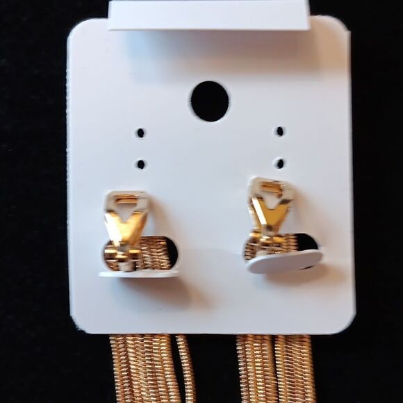 New Beautiful Elegant Light Tassel Clip On Earrings Goldtone Hypoallergenic New - Picture 3 of 3